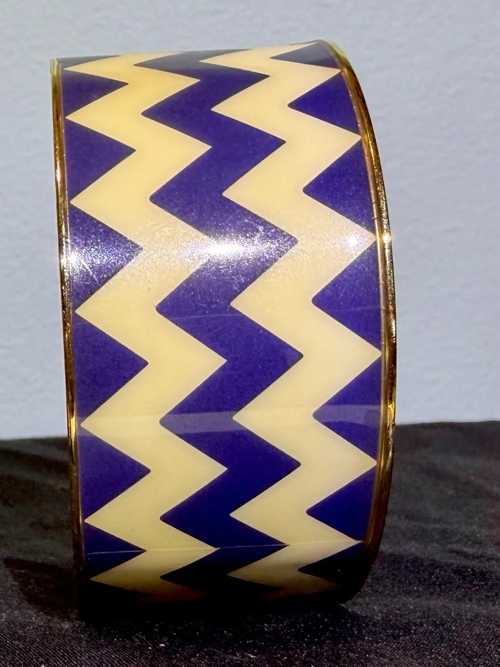 Kate Spade Chevron Design Enamel Bangle in Navy and Cream Summer Nautical Flair - Picture 3 of 6